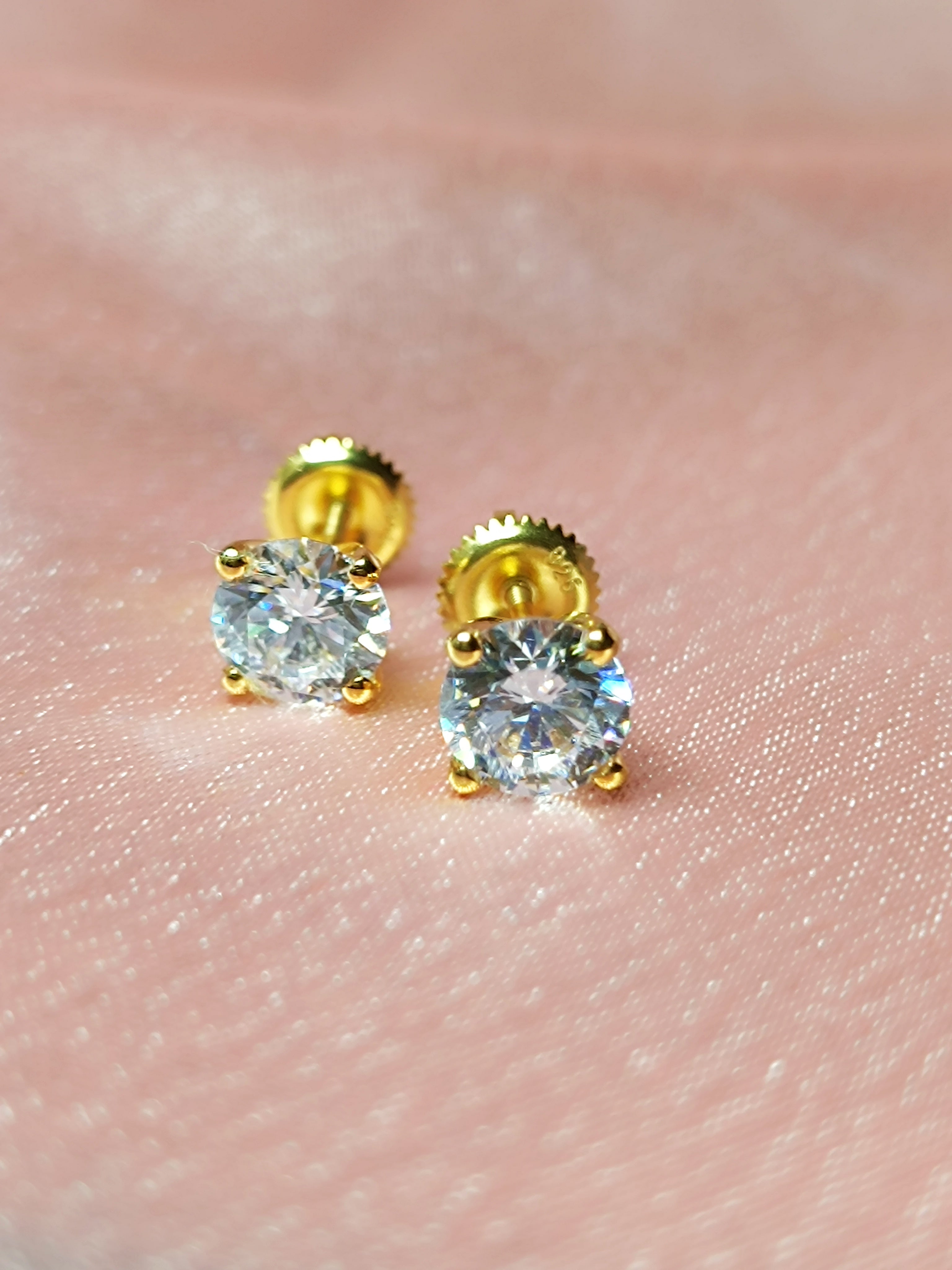 RKC 1.7 Ct Round Cut Zircon Gold Plated Stud Earrings Weight 2gm