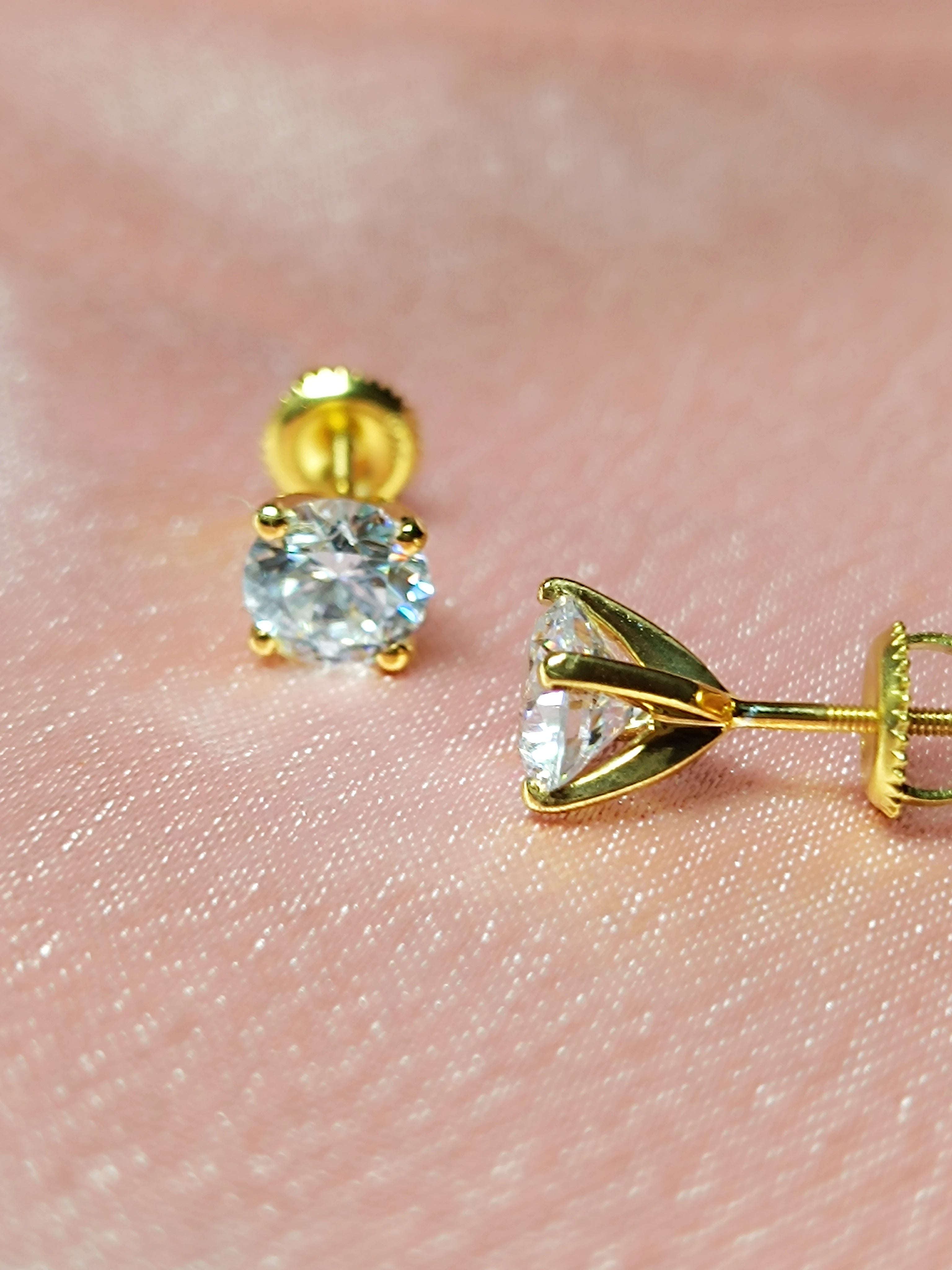 RKC 1.7 Ct Round Cut Zircon Gold Plated Stud Earrings Weight 2gm