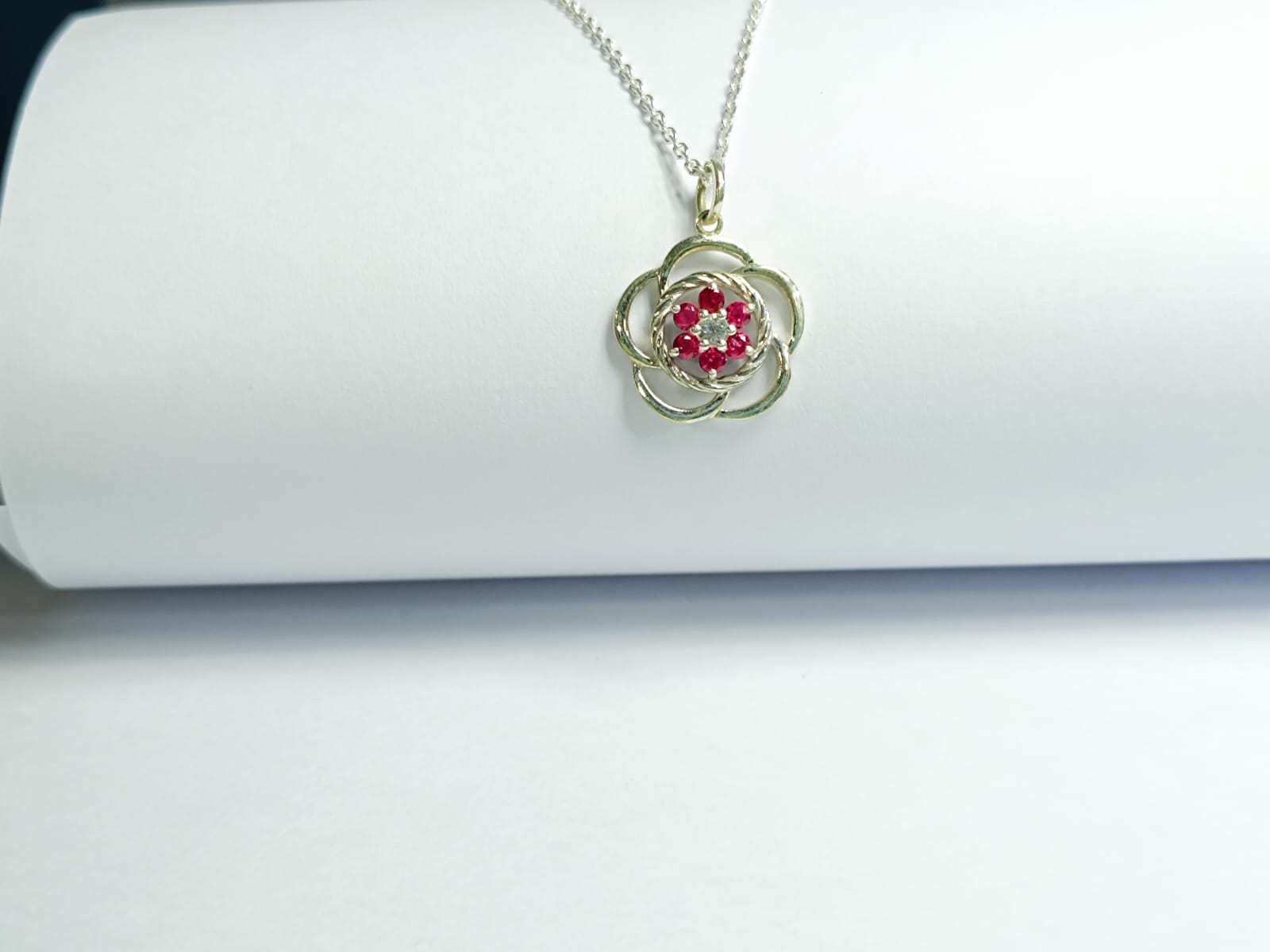RKC 925 Silver Red Ruby Flower Pendant with Box Chain Weight 2.5 gm