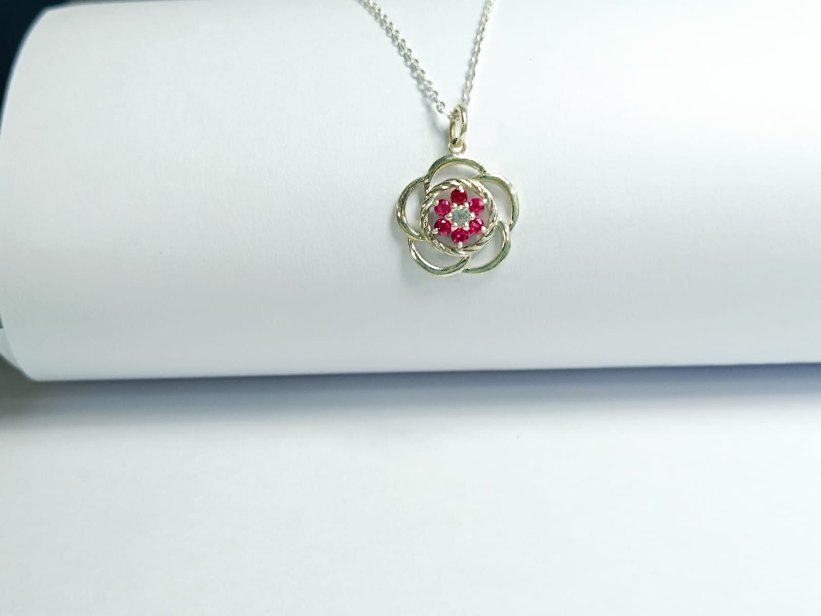 RKC 925 Silver Red Ruby Flower Pendant with Box Chain Weight 2.5 gm