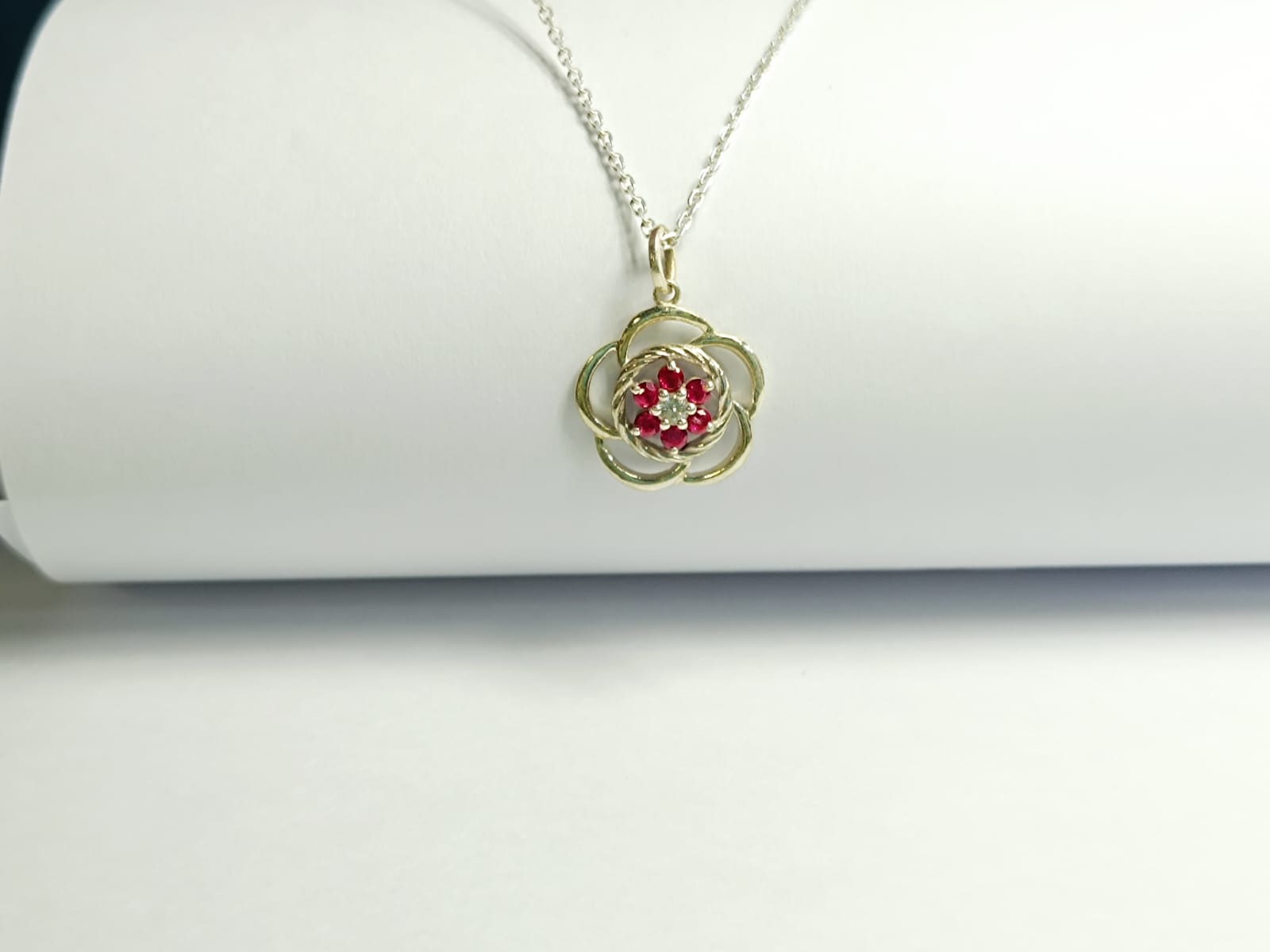 RKC 925 Silver Red Ruby Flower Pendant with Box Chain Weight 2.5 gm