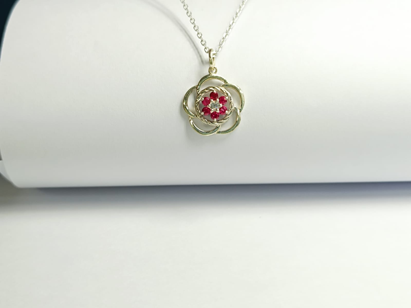 RKC 925 Silver Red Ruby Flower Pendant with Box Chain Weight 2.5 gm