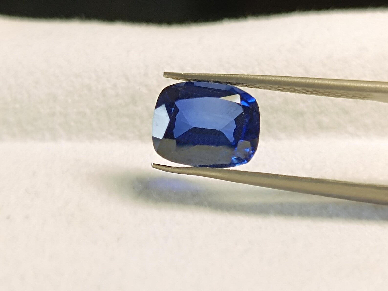 Blue Sapphire Loose Gemstone, Cushion Cut (10x8 MM)