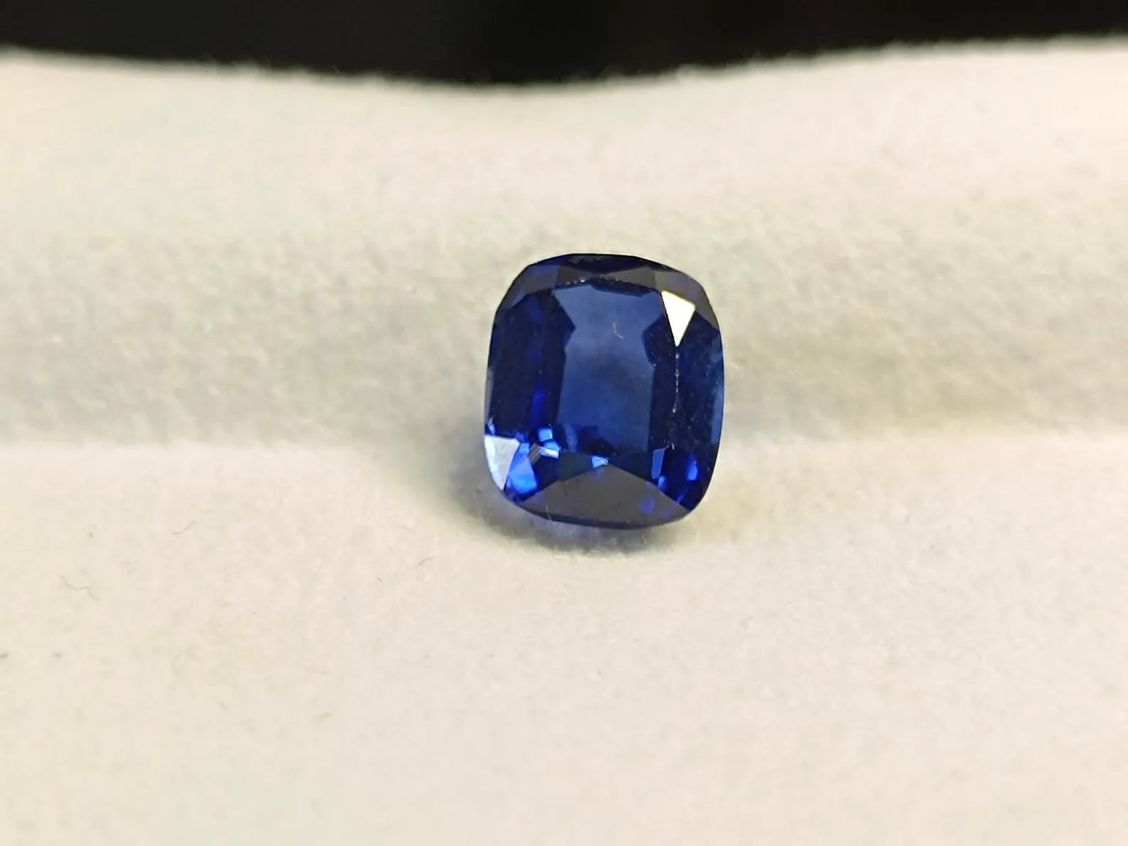 Blue Sapphire Loose Gemstone, Cushion Cut (10x8 MM)