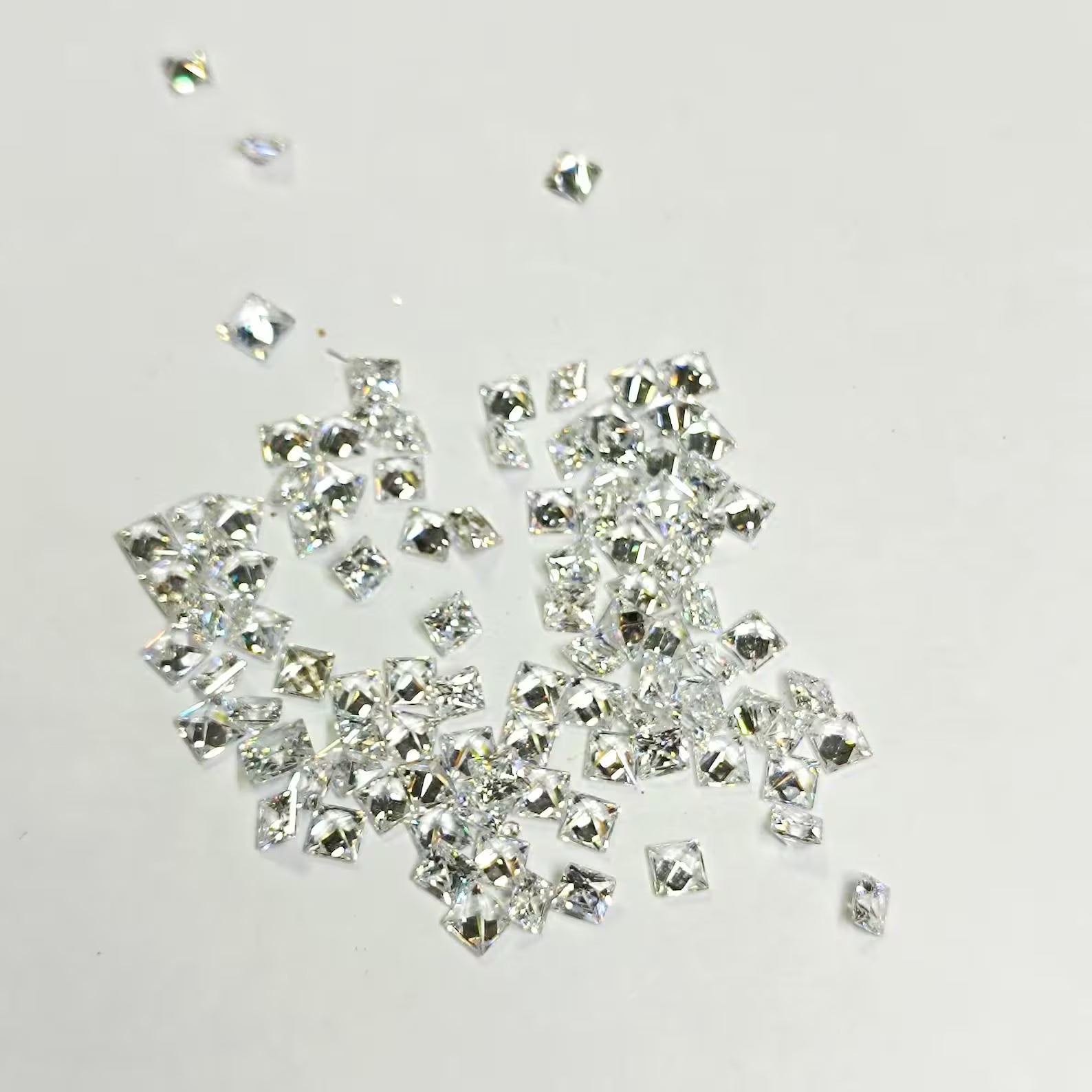 CVD Princess Cut Lab Grown Diamonds: 1.4mm (25 Pcs), EF Clarity